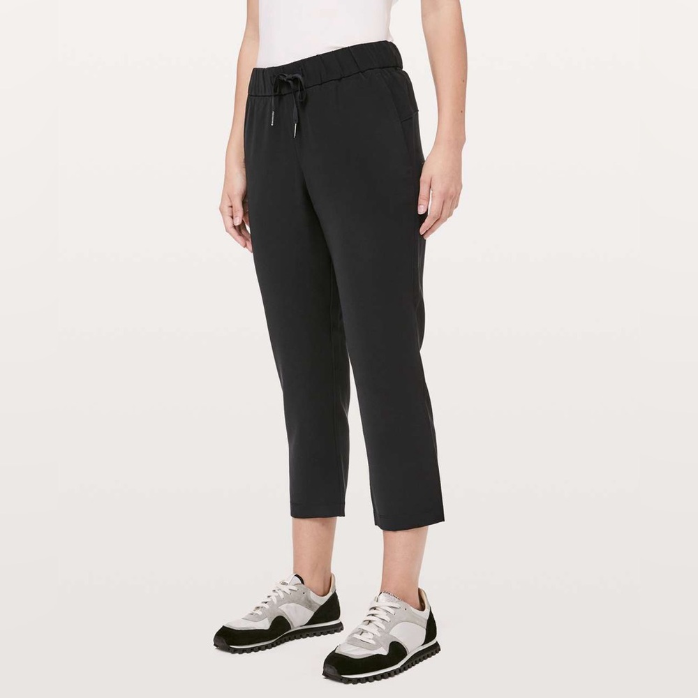 Lululemon On The Fly Crop *Woven 23"